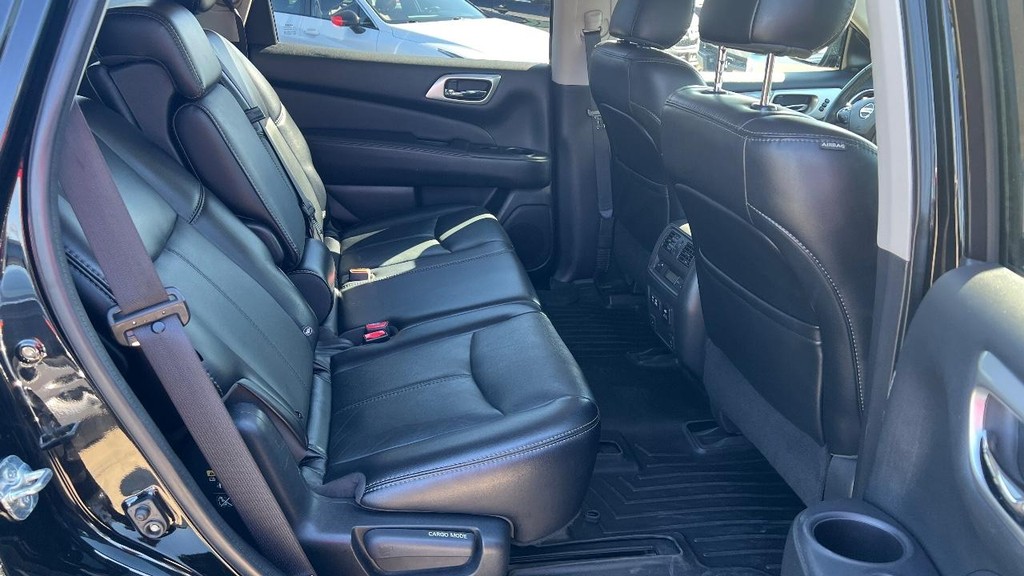 Nissan Pathfinder Vehicle Full-screen Gallery Image 18