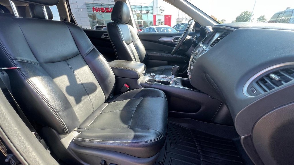 Nissan Pathfinder Vehicle Full-screen Gallery Image 19