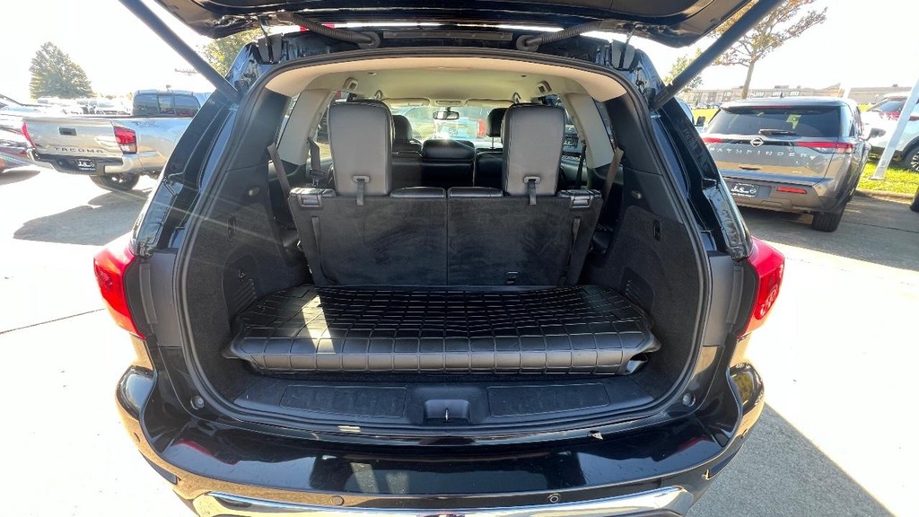 Nissan Pathfinder Vehicle Full-screen Gallery Image 21