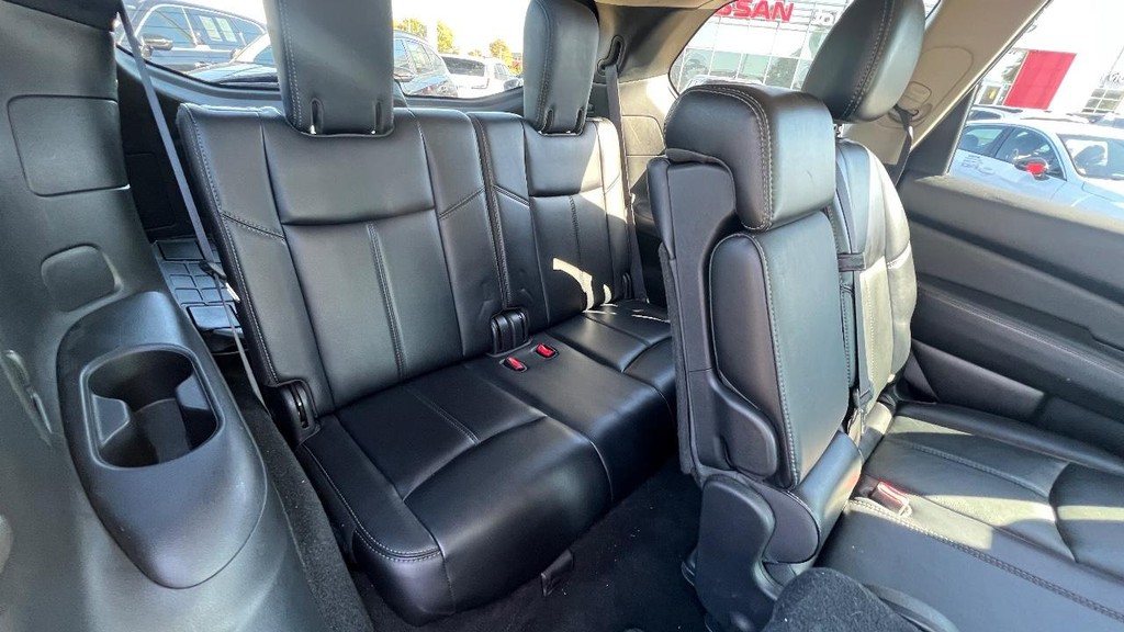 Nissan Pathfinder Vehicle Full-screen Gallery Image 22