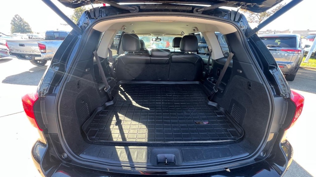 Nissan Pathfinder Vehicle Full-screen Gallery Image 25