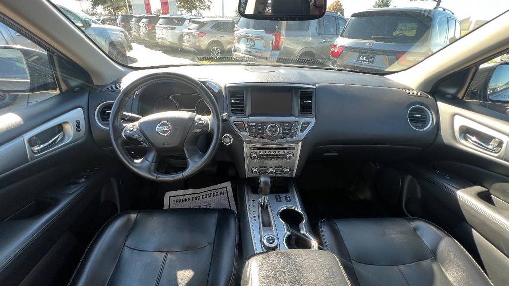 Nissan Pathfinder Vehicle Full-screen Gallery Image 26