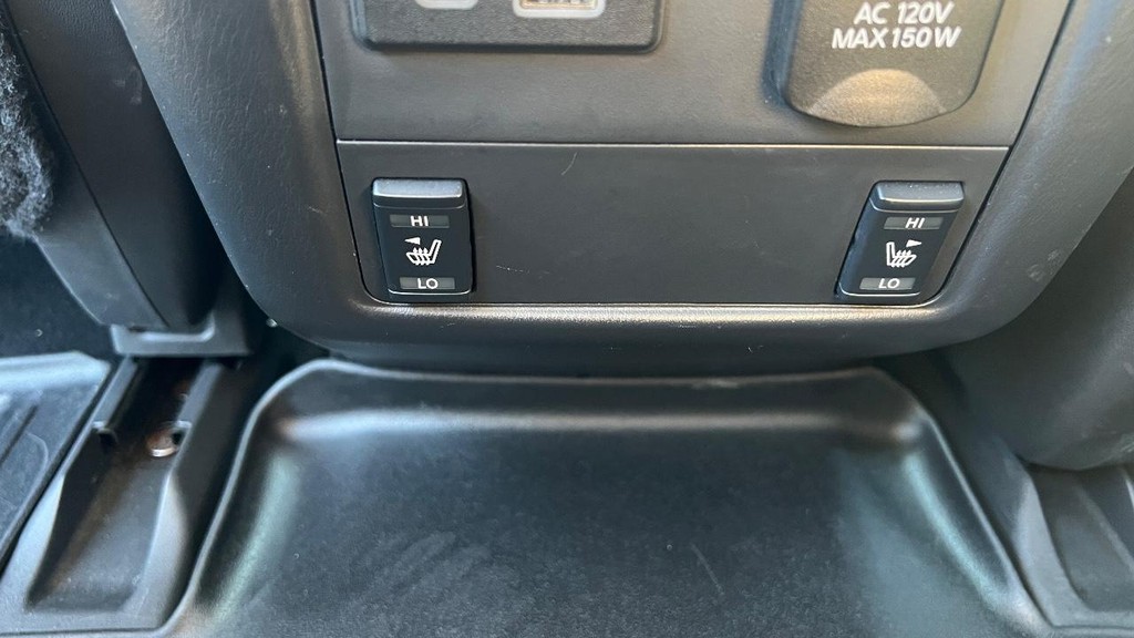 Nissan Pathfinder Vehicle Full-screen Gallery Image 27