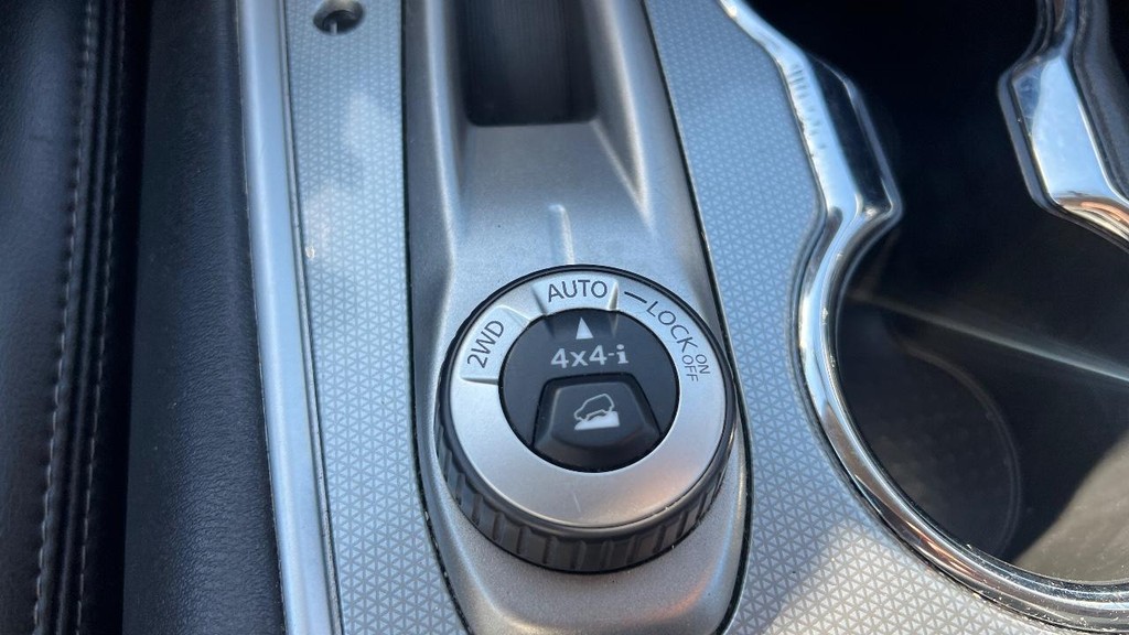 Nissan Pathfinder Vehicle Full-screen Gallery Image 29