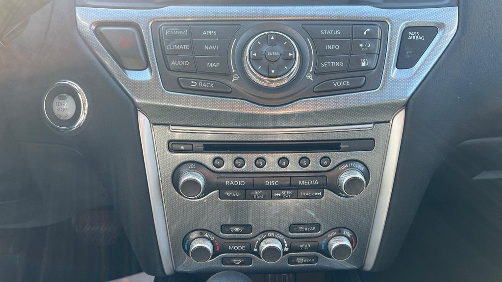 Nissan Pathfinder Vehicle Full-screen Gallery Image 30