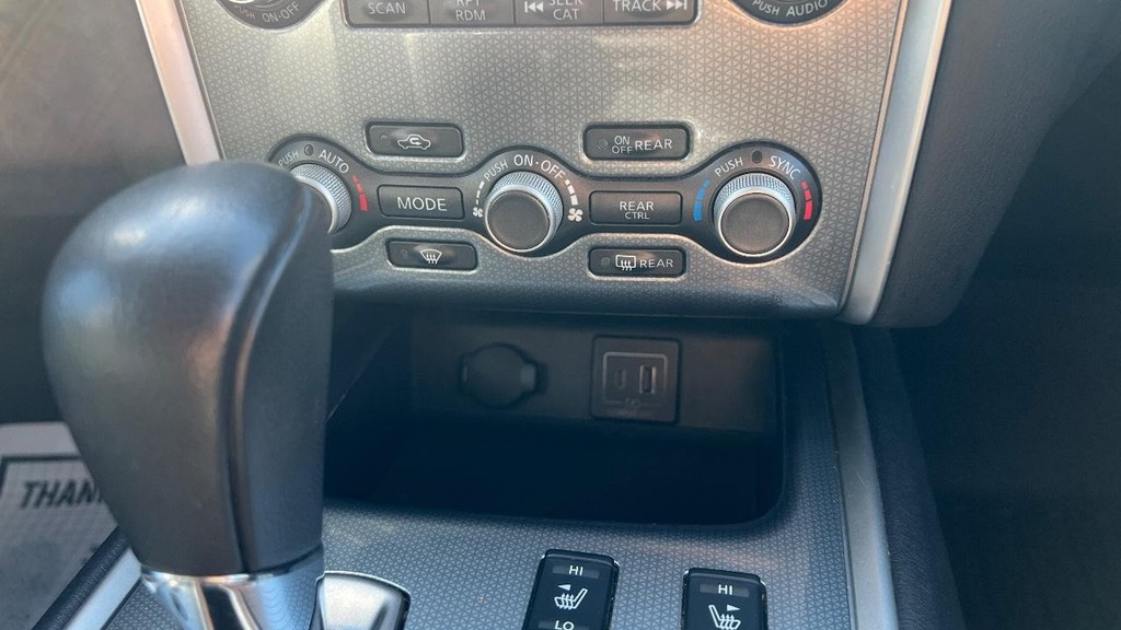 Nissan Pathfinder Vehicle Full-screen Gallery Image 33