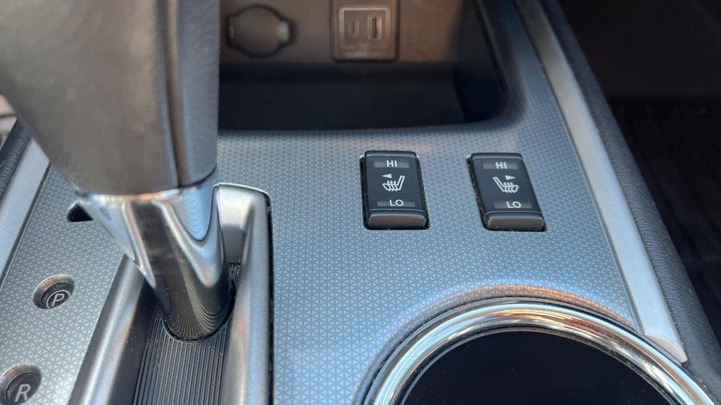 Nissan Pathfinder Vehicle Full-screen Gallery Image 34