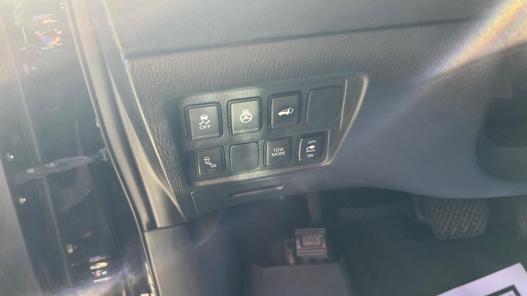 Nissan Pathfinder Vehicle Full-screen Gallery Image 35