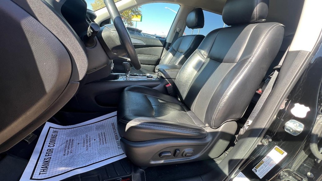 Nissan Pathfinder Vehicle Full-screen Gallery Image 37