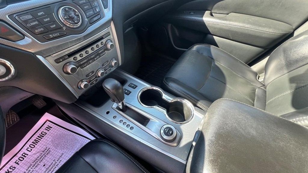 Nissan Pathfinder Vehicle Full-screen Gallery Image 38