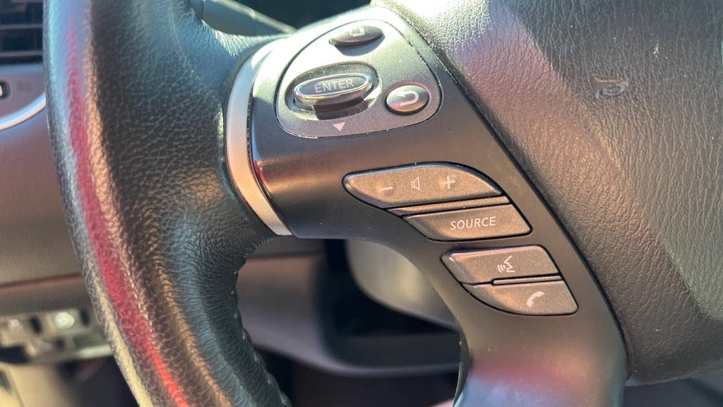 Nissan Pathfinder Vehicle Full-screen Gallery Image 40