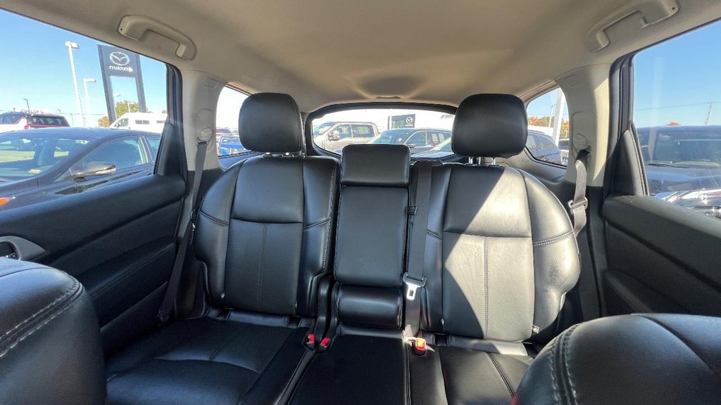 Nissan Pathfinder Vehicle Full-screen Gallery Image 42