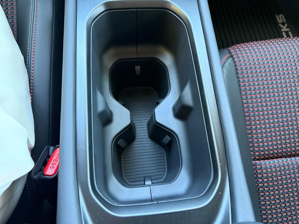 Nissan Kicks Vehicle Full-screen Gallery Image 07