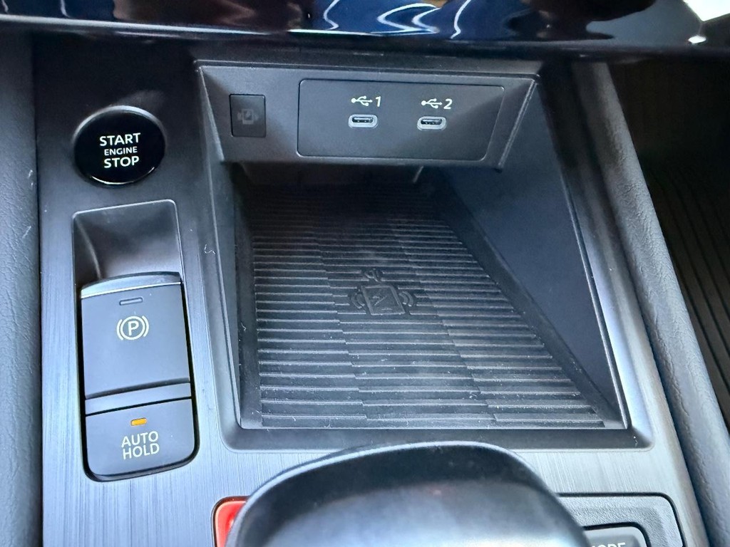 Nissan Kicks Vehicle Full-screen Gallery Image 08