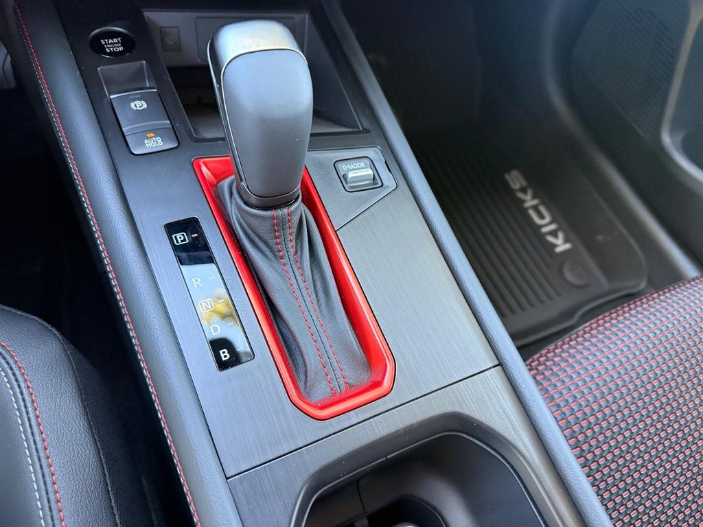 Nissan Kicks Vehicle Full-screen Gallery Image 10