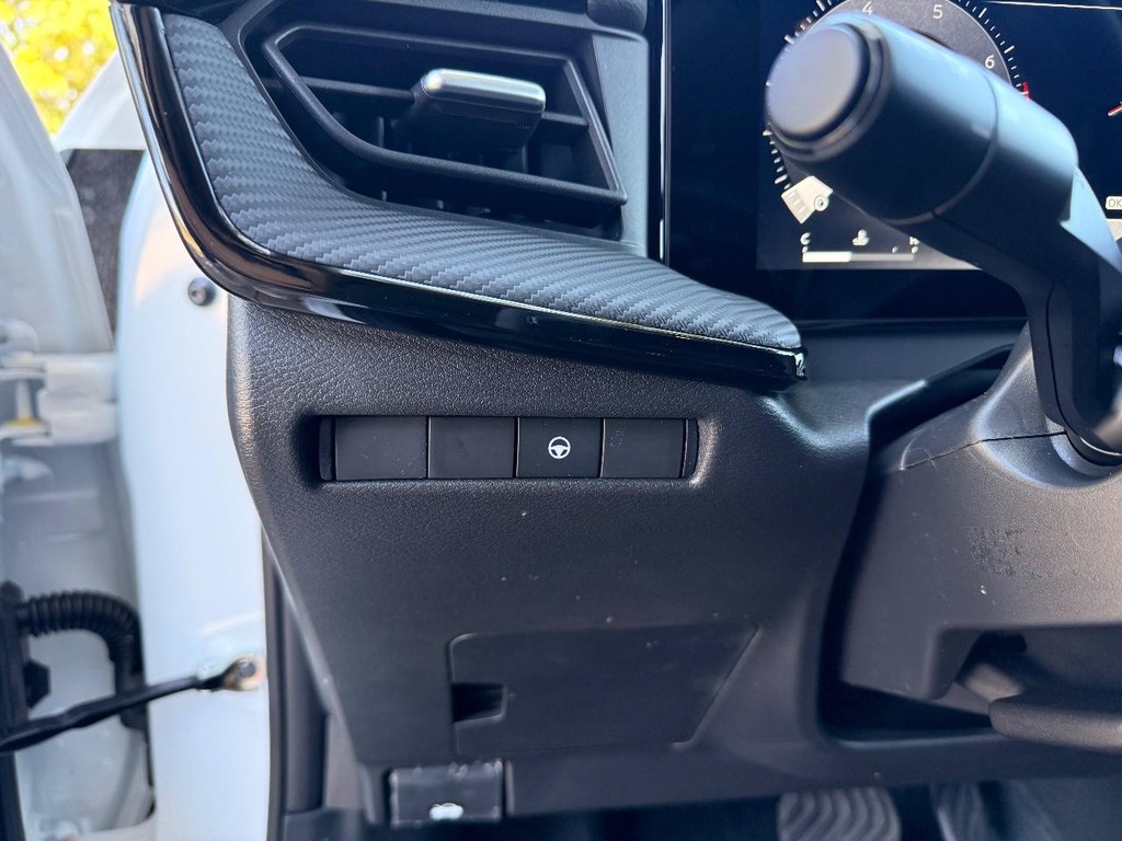 Nissan Kicks Vehicle Full-screen Gallery Image 13