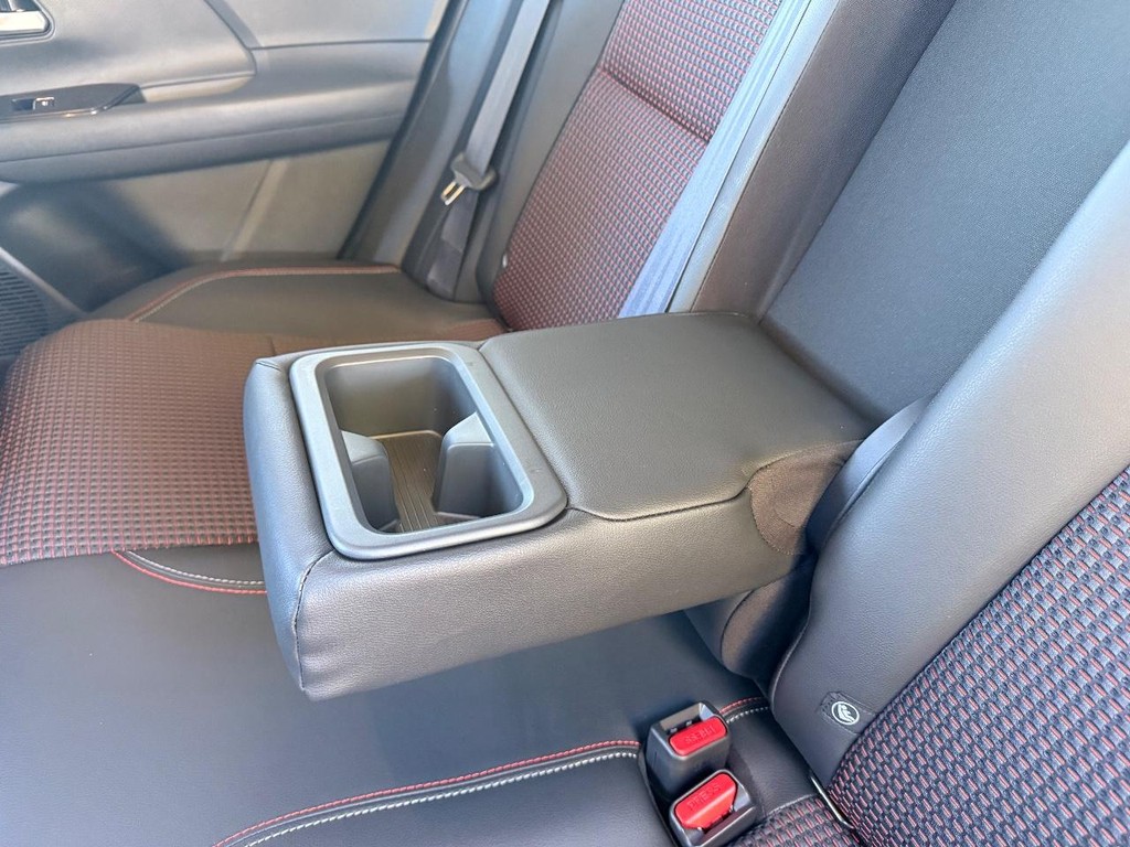 Nissan Kicks Vehicle Full-screen Gallery Image 18