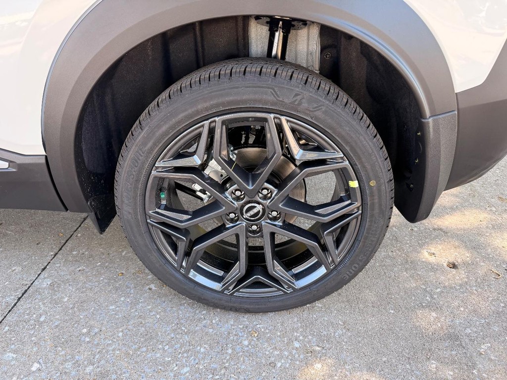 Nissan Kicks Vehicle Full-screen Gallery Image 22