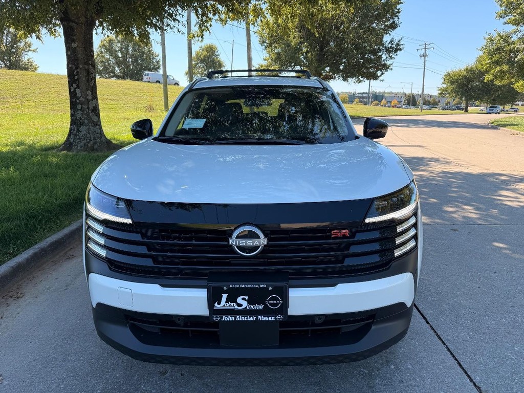 Nissan Kicks Vehicle Full-screen Gallery Image 23