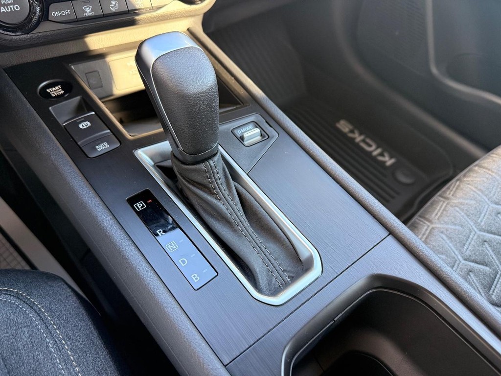 Nissan Kicks Vehicle Full-screen Gallery Image 07