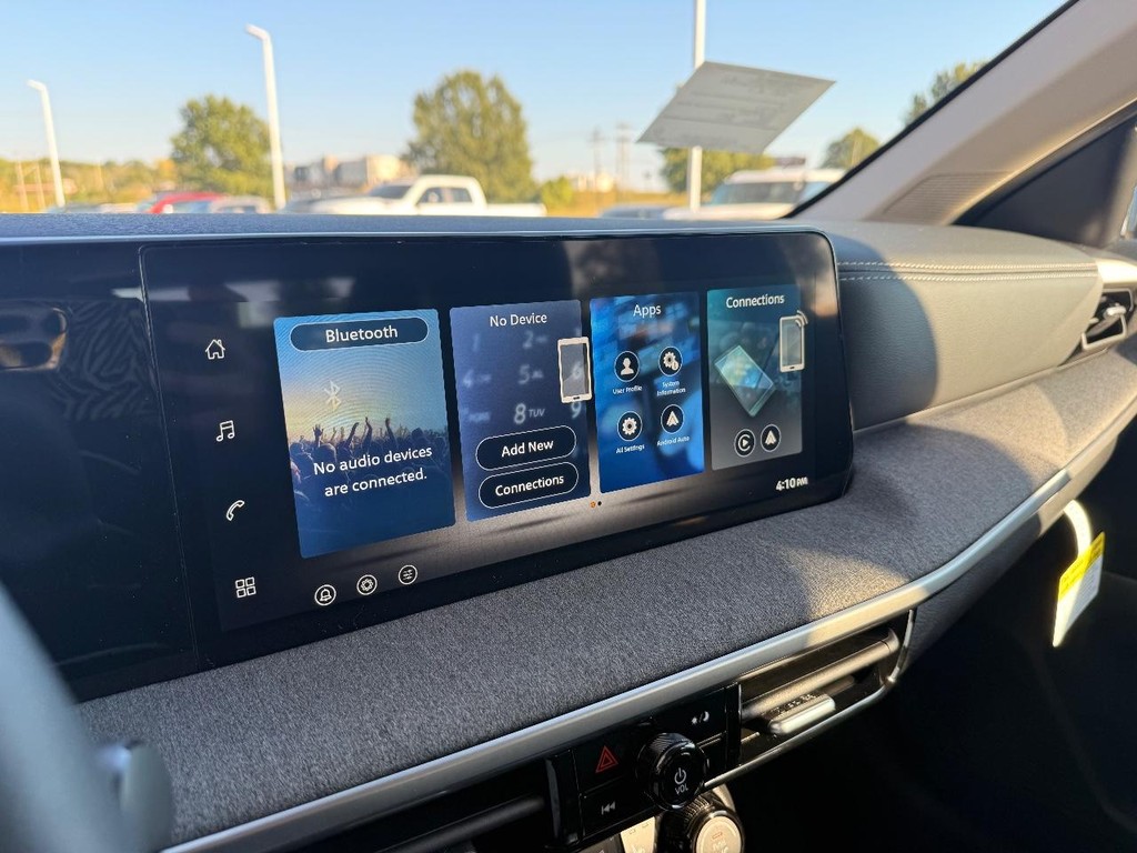 Nissan Kicks Vehicle Full-screen Gallery Image 09