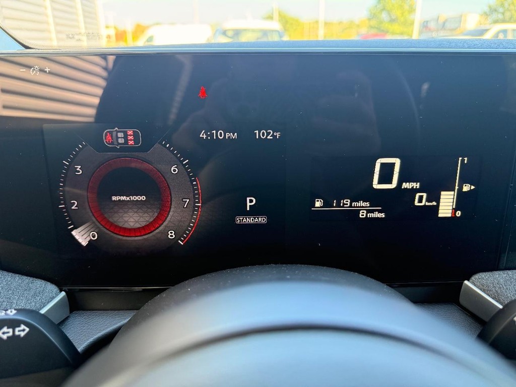 Nissan Kicks Vehicle Full-screen Gallery Image 10