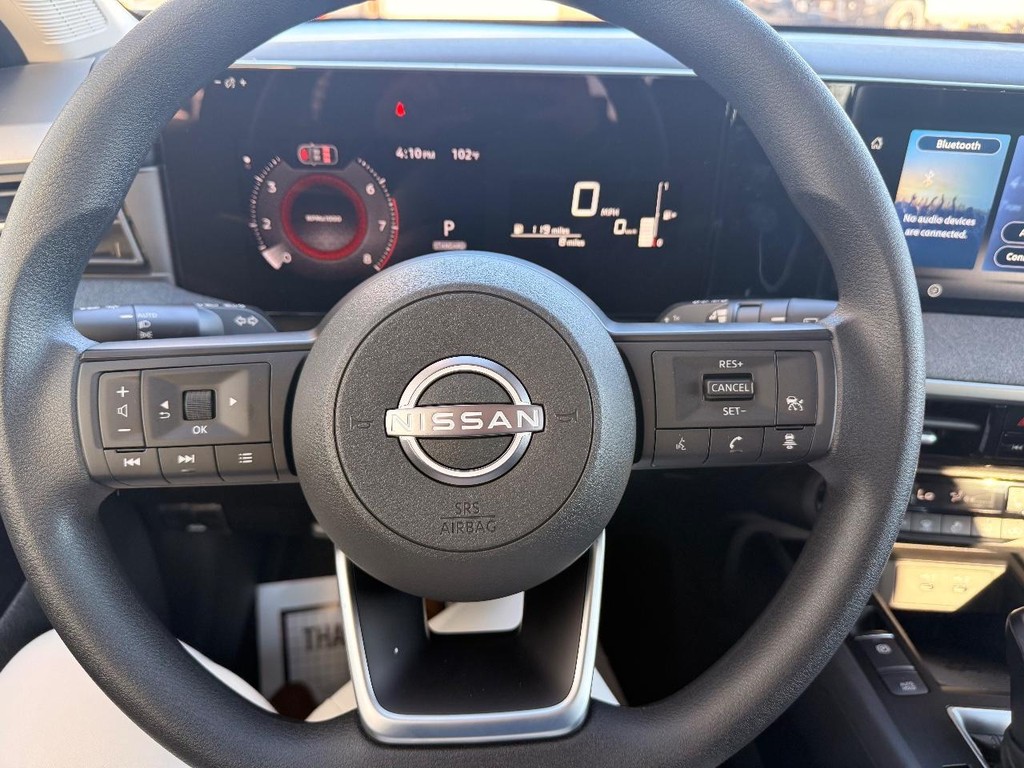 Nissan Kicks Vehicle Full-screen Gallery Image 11