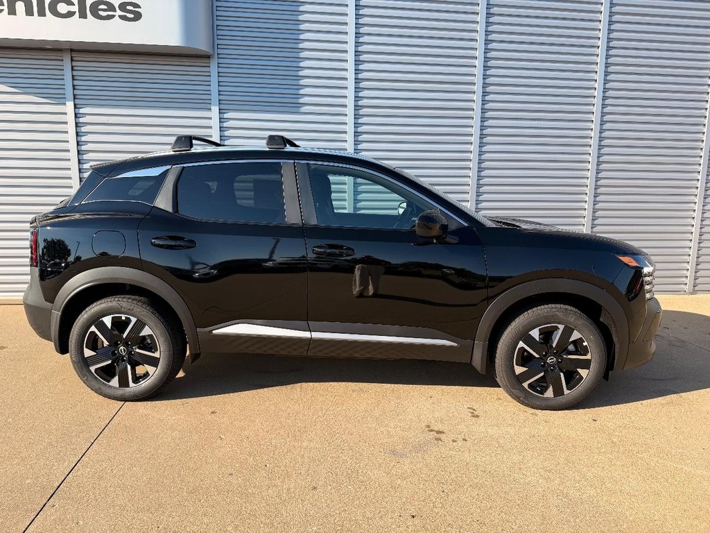 Nissan Kicks Vehicle Full-screen Gallery Image 18