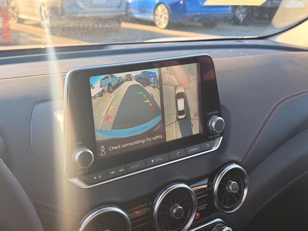 Nissan Sentra Vehicle Full-screen Gallery Image 02