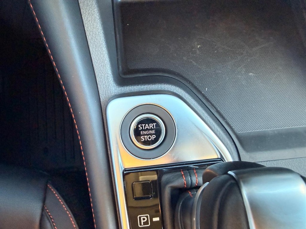 Nissan Sentra Vehicle Full-screen Gallery Image 03