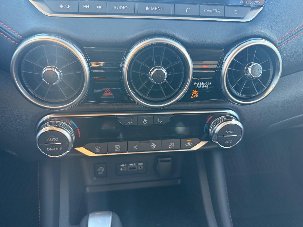 Nissan Sentra Vehicle Full-screen Gallery Image 04