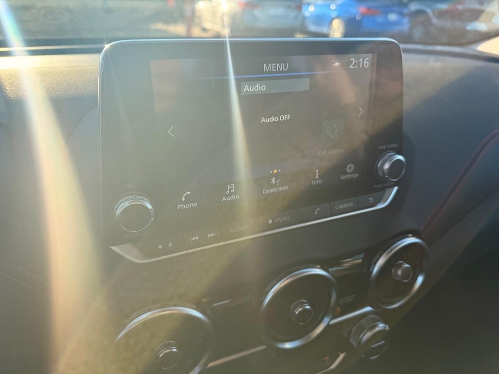 Nissan Sentra Vehicle Full-screen Gallery Image 08