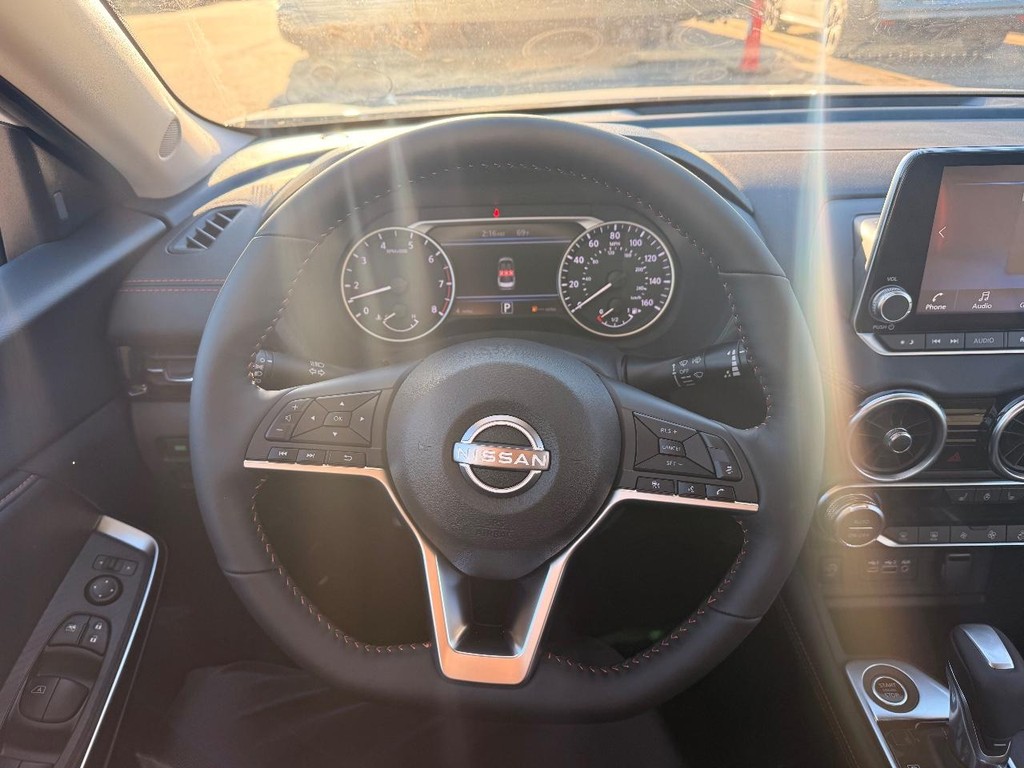 Nissan Sentra Vehicle Full-screen Gallery Image 10