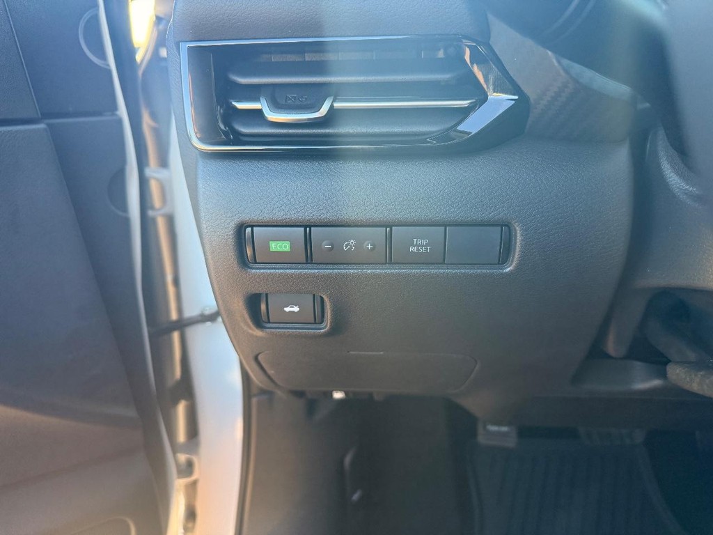 Nissan Sentra Vehicle Full-screen Gallery Image 11