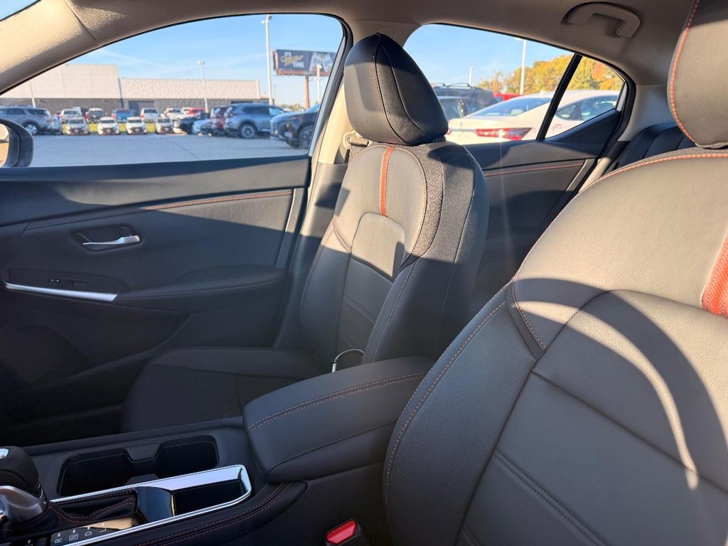 Nissan Sentra Vehicle Full-screen Gallery Image 12