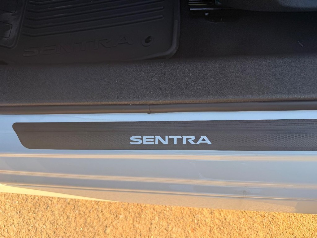 Nissan Sentra Vehicle Full-screen Gallery Image 15