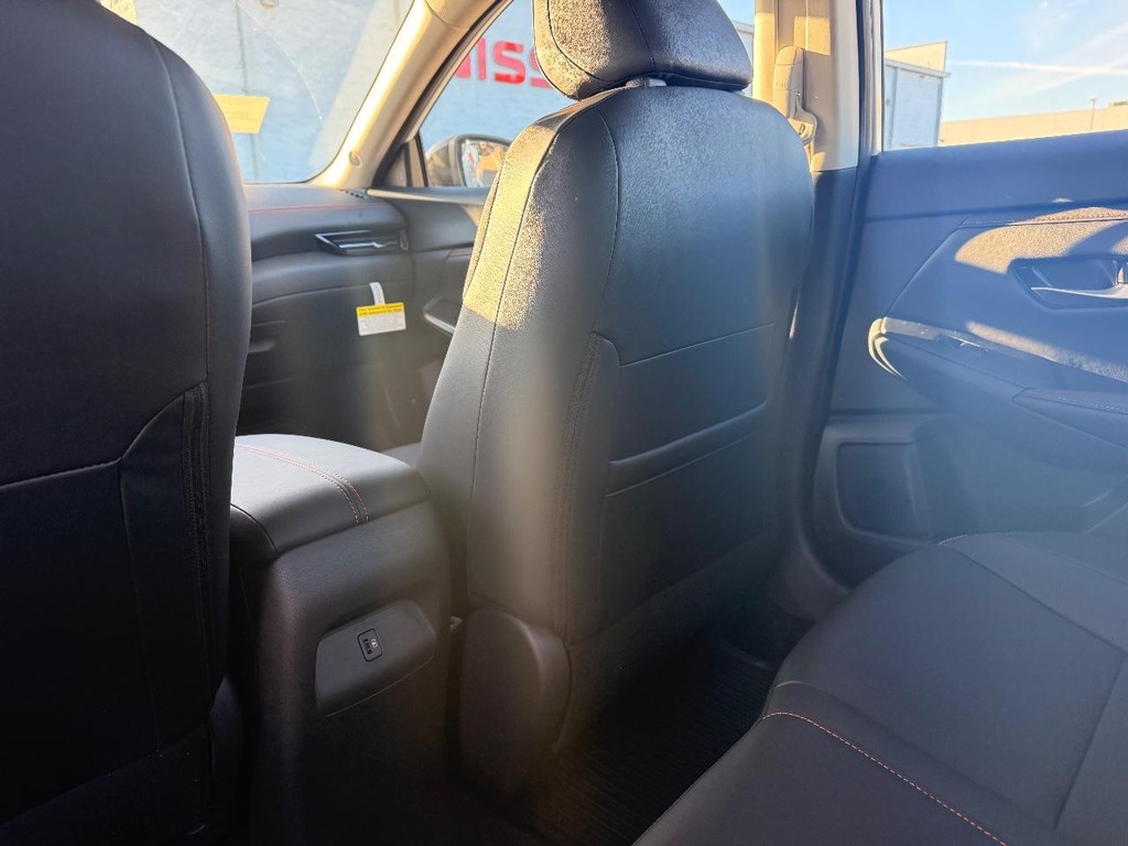 Nissan Sentra Vehicle Full-screen Gallery Image 20