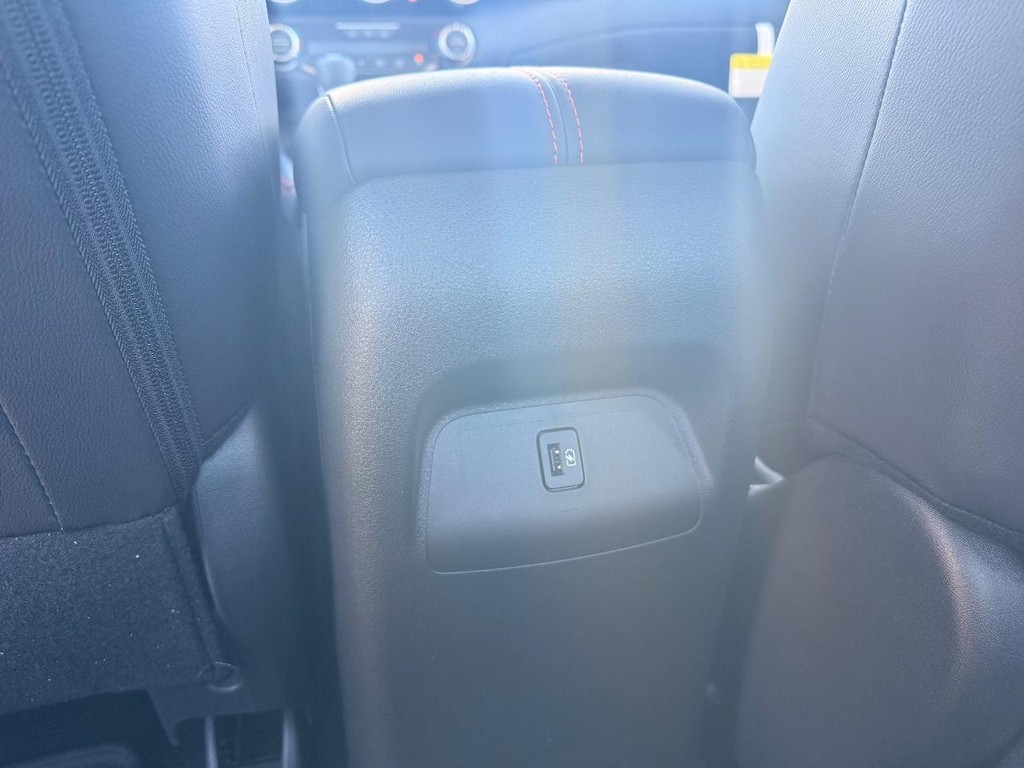 Nissan Sentra Vehicle Full-screen Gallery Image 21