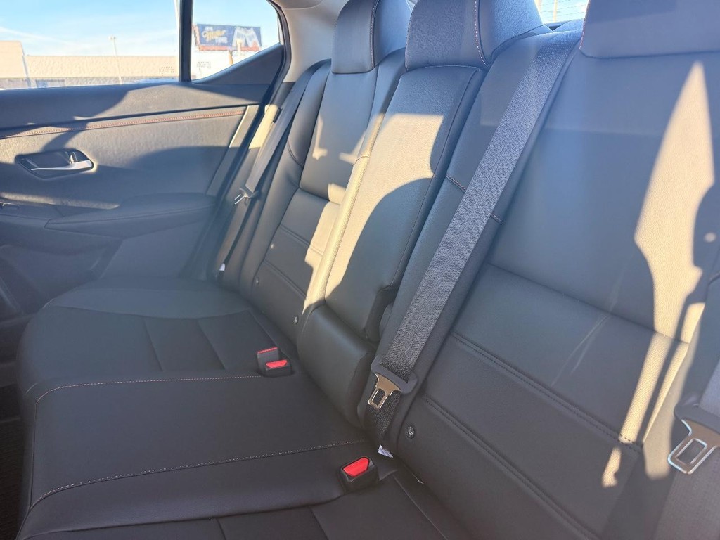 Nissan Sentra Vehicle Full-screen Gallery Image 23