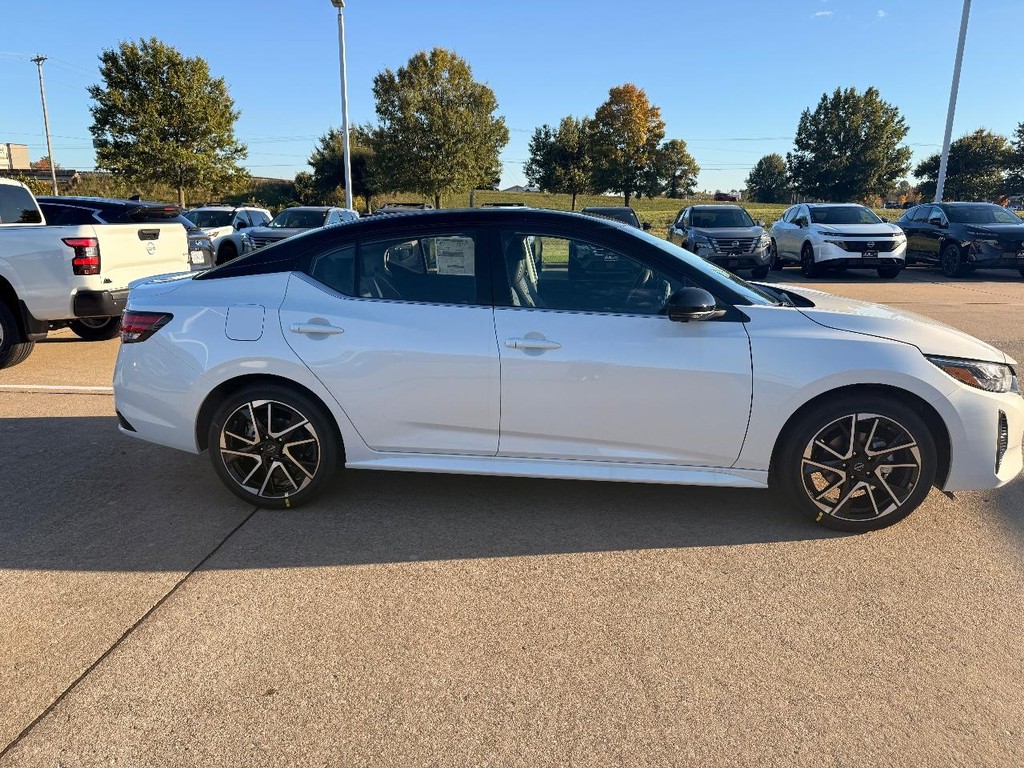 Nissan Sentra Vehicle Full-screen Gallery Image 28