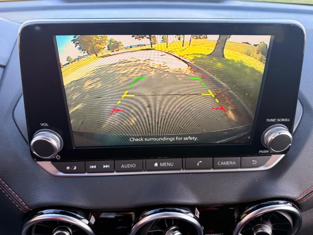 Nissan Sentra Vehicle Full-screen Gallery Image 02