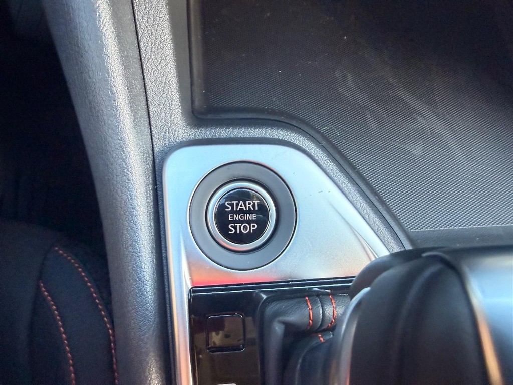 Nissan Sentra Vehicle Full-screen Gallery Image 04