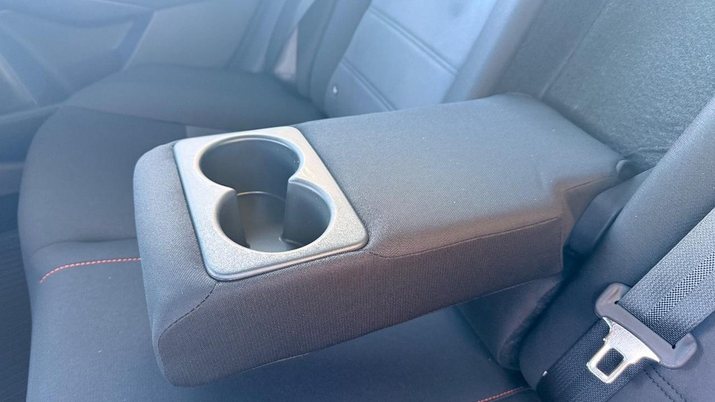 Nissan Sentra Vehicle Full-screen Gallery Image 07