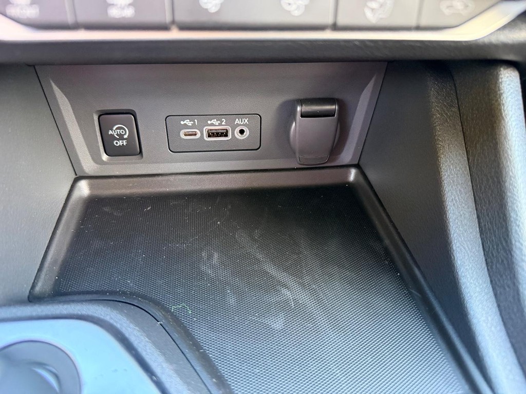 Nissan Sentra Vehicle Full-screen Gallery Image 12