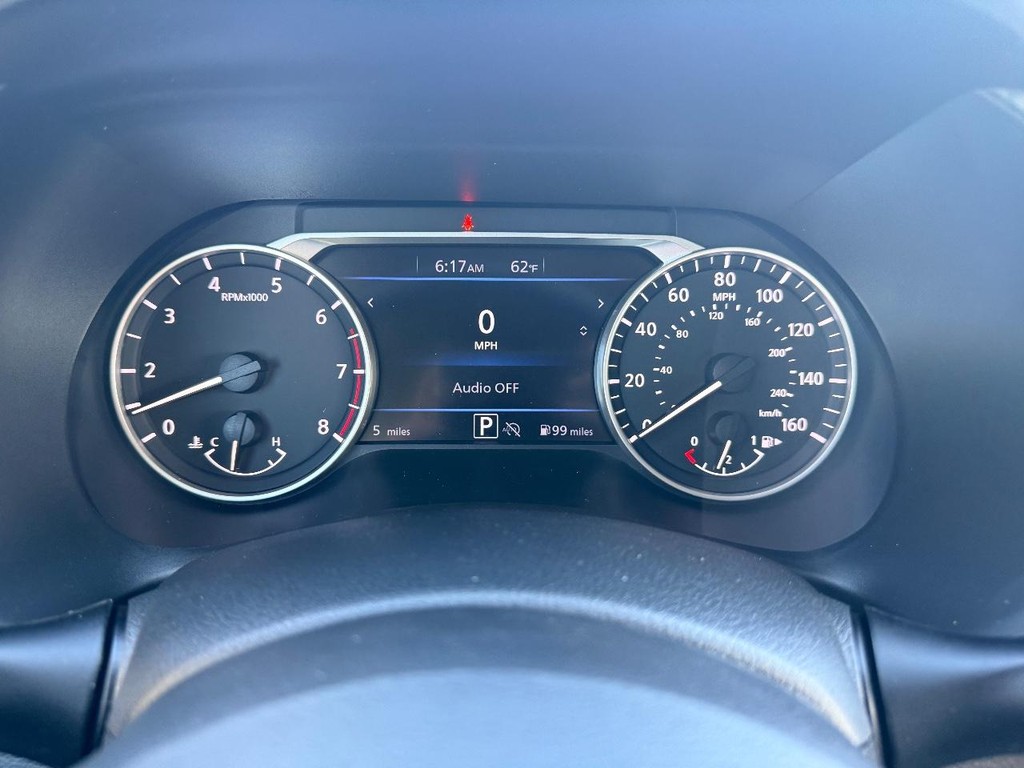 Nissan Sentra Vehicle Full-screen Gallery Image 15