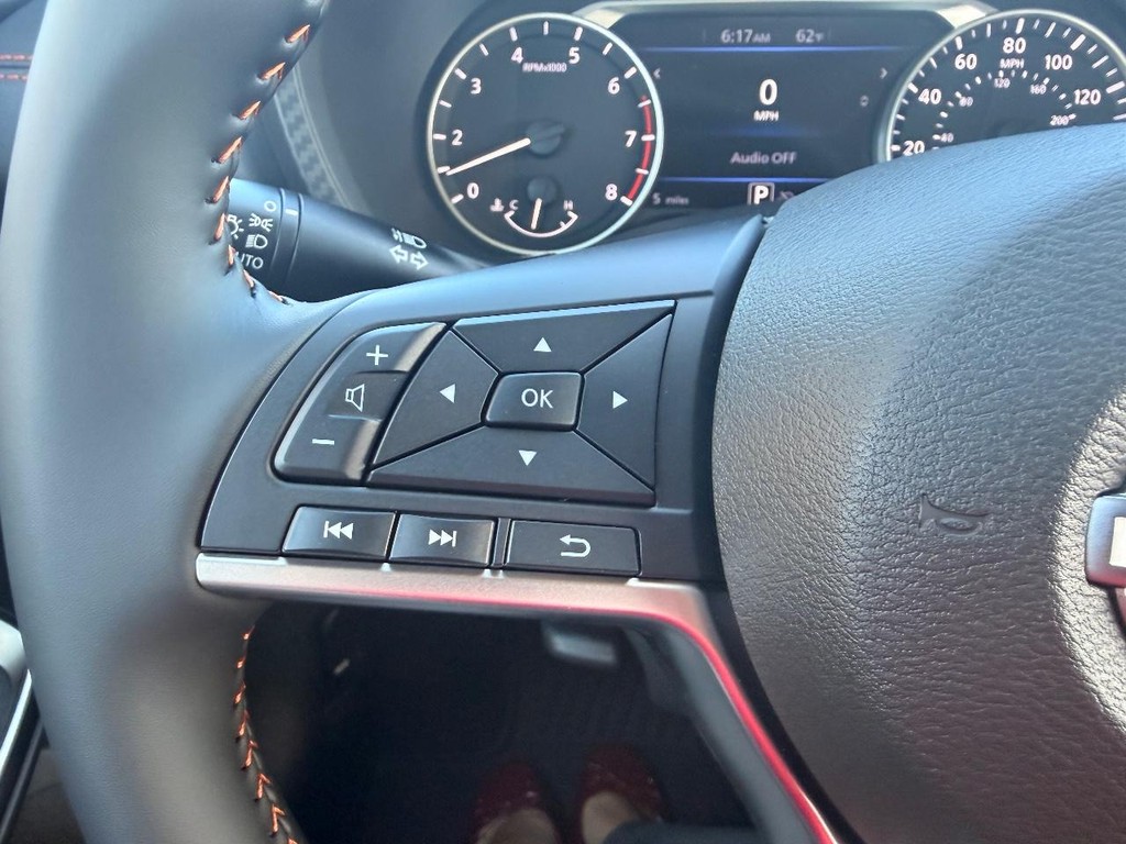 Nissan Sentra Vehicle Full-screen Gallery Image 17