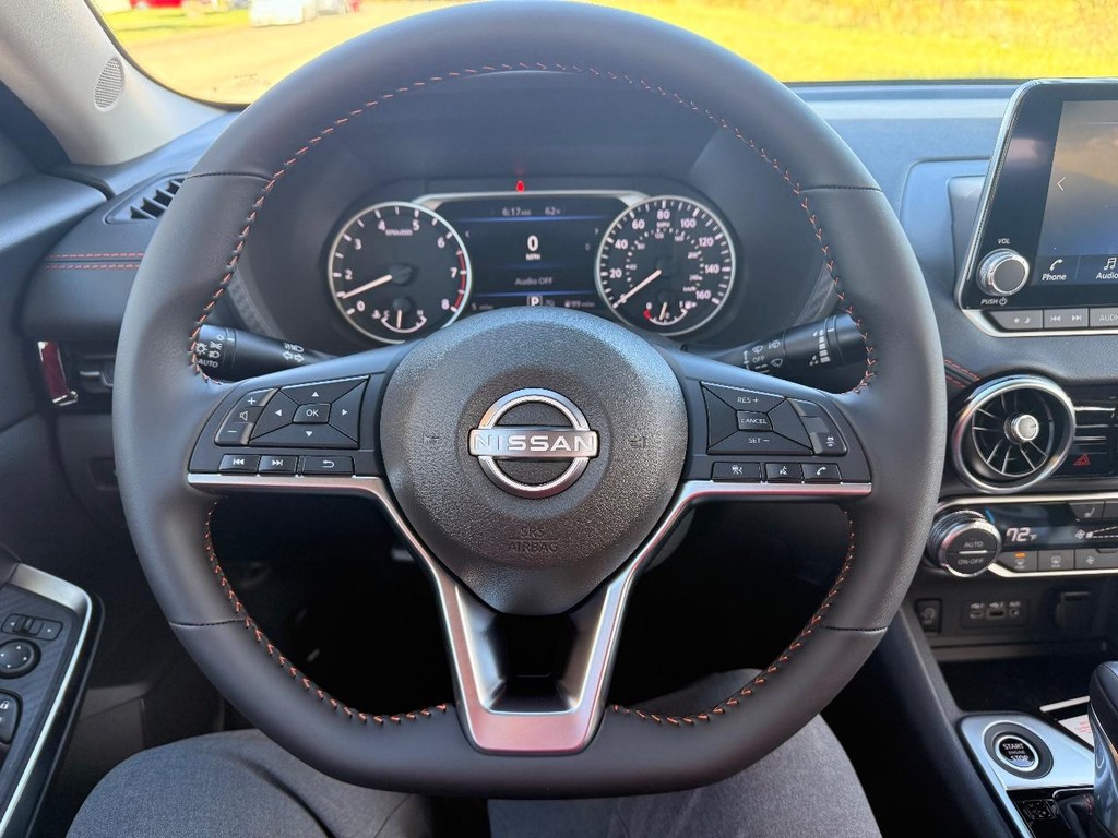 Nissan Sentra Vehicle Full-screen Gallery Image 18