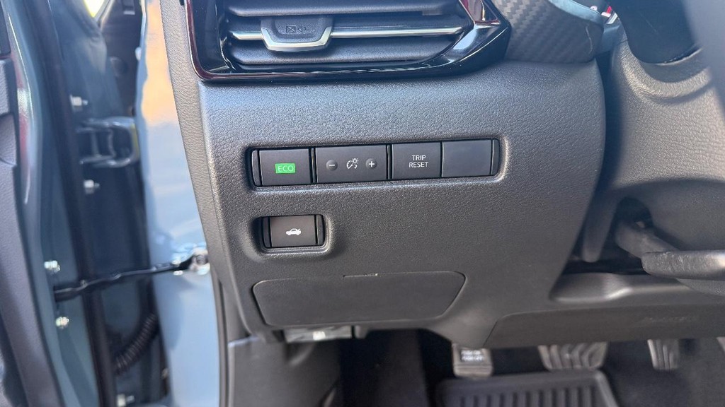 Nissan Sentra Vehicle Full-screen Gallery Image 19