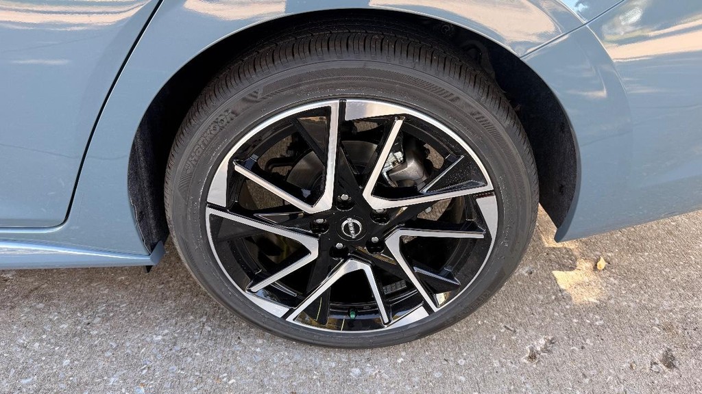 Nissan Sentra Vehicle Full-screen Gallery Image 25