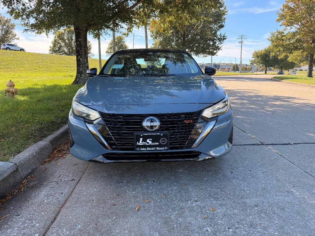 Nissan Sentra Vehicle Full-screen Gallery Image 26